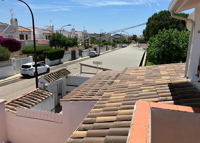 Costa Dorada Beach Villa With Shared Pool And Terrace