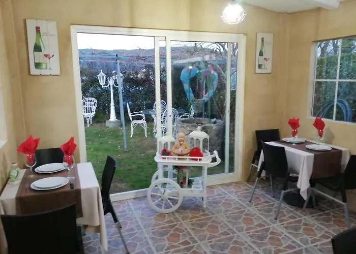 APARTAMENTO RURAL DUPLEX ( 270 metros.) DE 4 HAB. EN TOMIÑO CON JARDIN PRIVADO