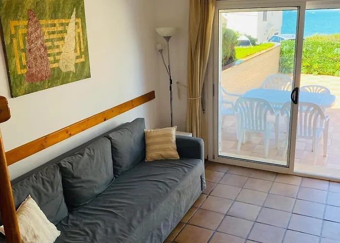 Beach house with pool at the Fortí viewpoint