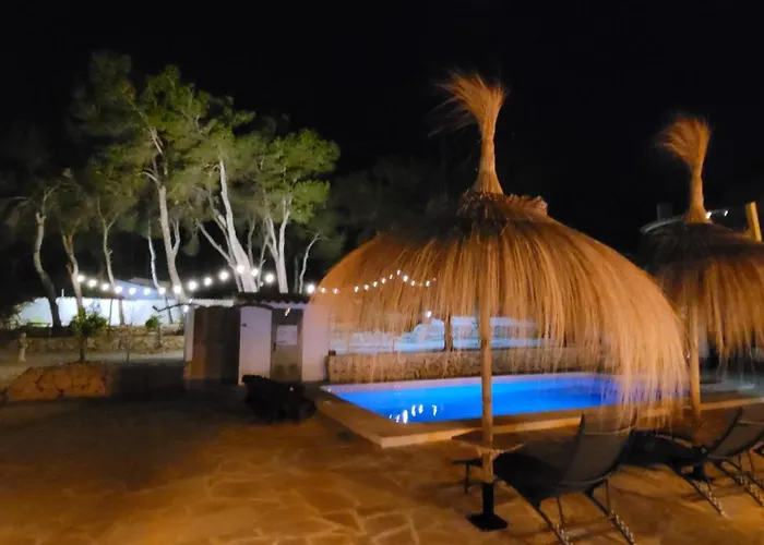 Casa Caledonia - Appartement dans villa avec jardin arboré et piscine à 500 M de la mer
