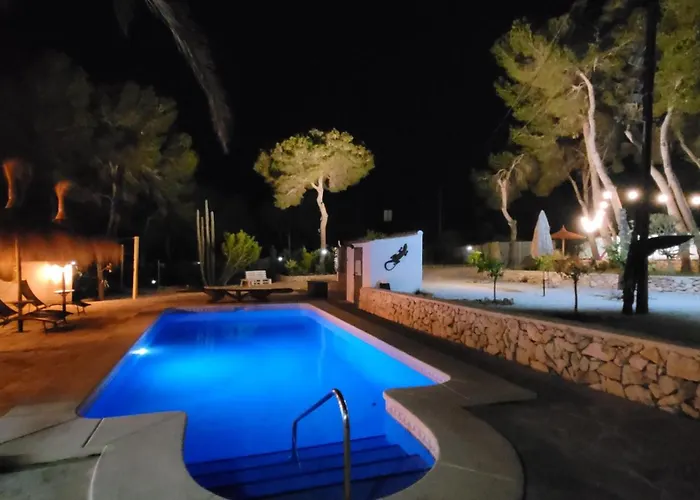 Casa Caledonia - Appartement dans villa avec jardin arboré et piscine à 500 M de la mer