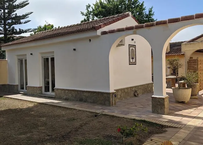2-Person Studio, Private Splash Pool, 5 Min Beach