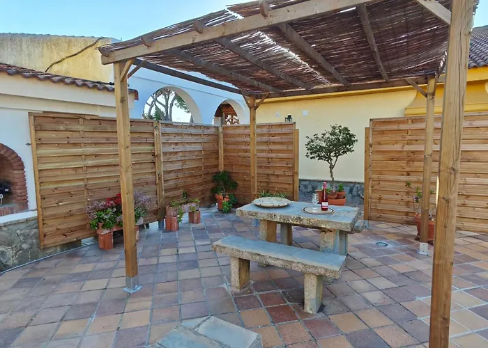 2-Person Studio, Private Splash Pool, 5 Min Beach