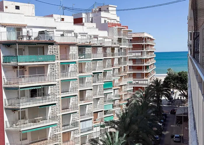 NUEVO, a 50 metros de la playa y con vistas al mar