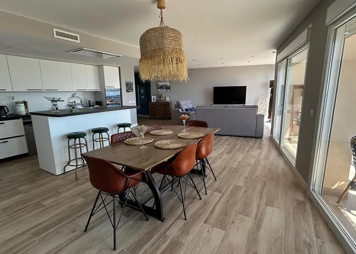 Apartamento Moderno y Amplio con Vistas a la Bahía