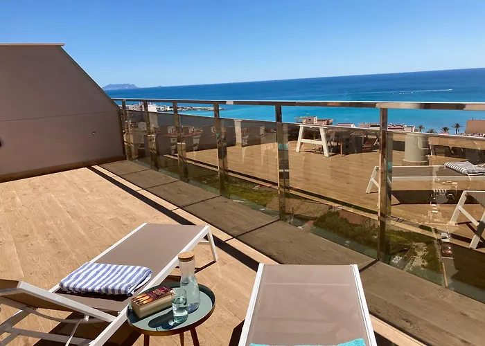 Modern Penthouse - Sea View & Private Rooftop