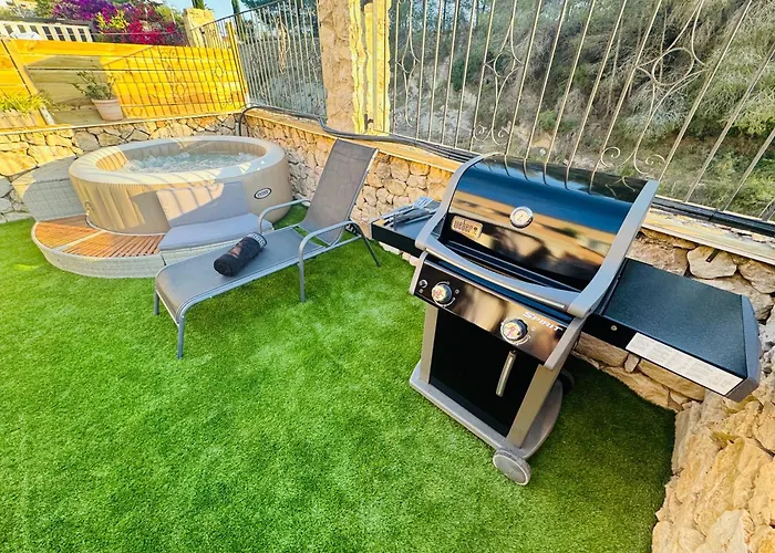 Calpe Chalet adosado entorno playa y montaña tranquilidad relax jacuzzi piscina wifi aire jardin barbacoa y parking
