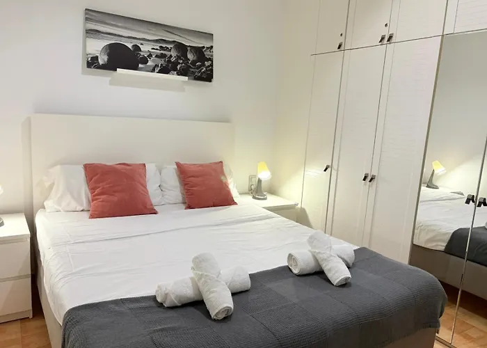 Ahllenrock Barcelona- Escape Parking GRATIS-AC-Metro- Aeropuerto-4-6 Personas