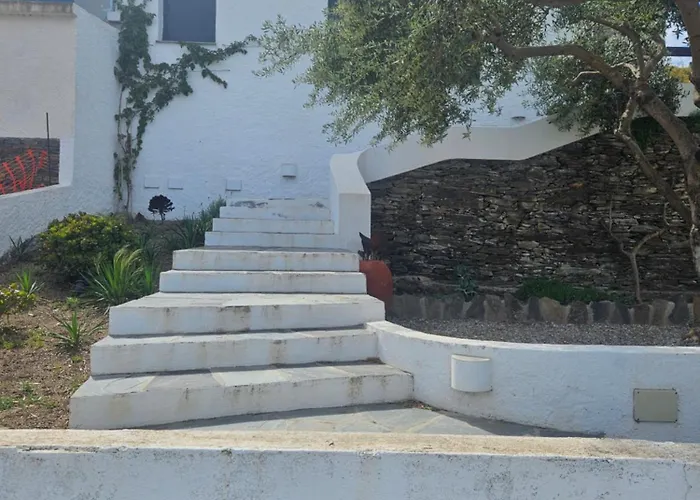 Acogedora Casa En Primera Linea De Mar Cadaques