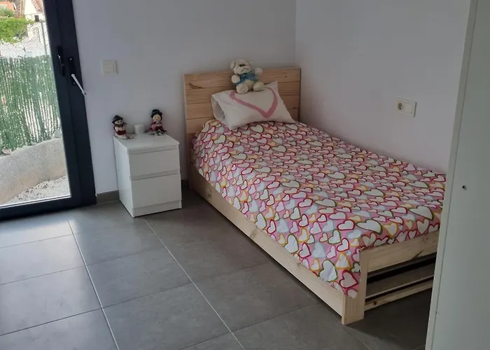 Apartamento En Calafat Con Jardin