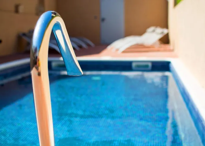Casa Grande Con Piscina En El Centro De Calella, Tramuntana