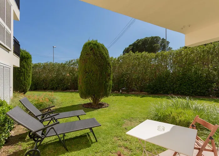 Apartament Amb Piscina I Aparcament - Baixos Amb Jardinet