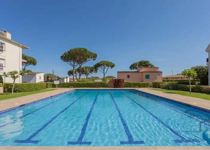 Apartament Amb Piscina I Aparcament - Baixos Amb Jardinet