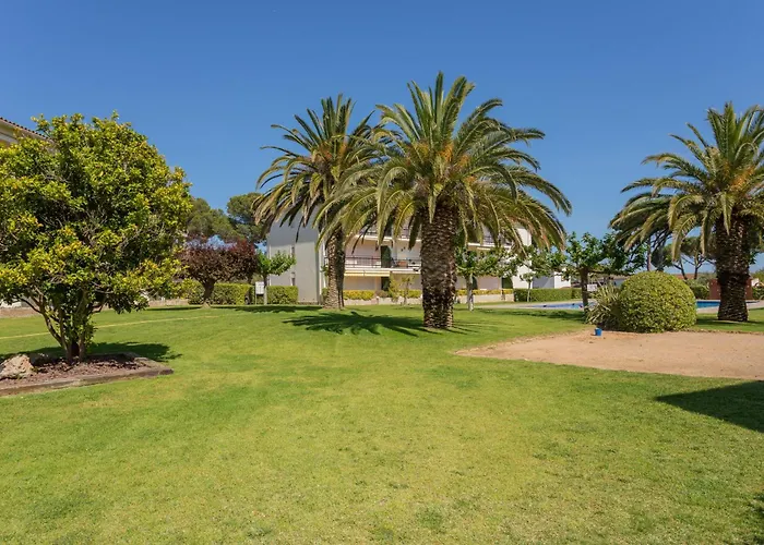 Apartament Amb Piscina I Aparcament - Baixos Amb Jardinet