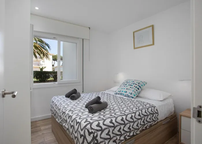 Apartament Amb Piscina I Aparcament - Baixos Amb Jardinet