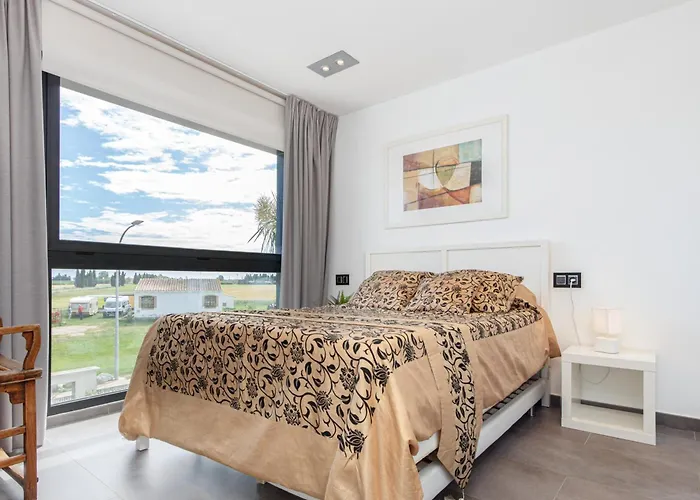 Maison moderne avec piscine, clim, wifi et parking à Sant Pere Pescador