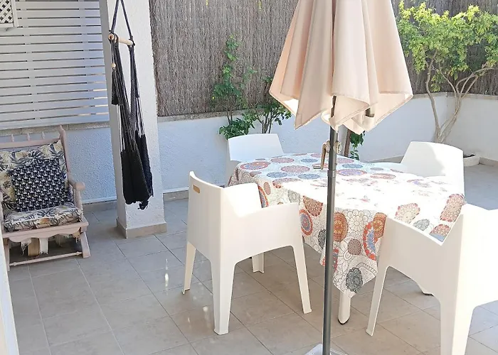 Near Beaches Large Private Patio, Aircon & Community Pool