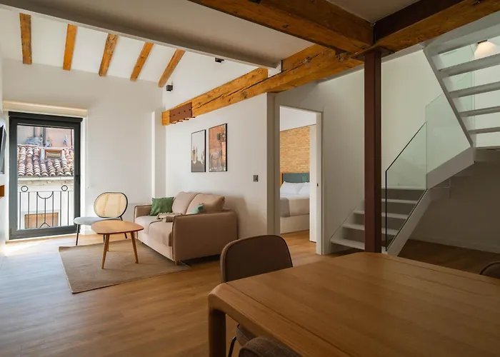 Limehome Pamplona Hilarion Eslava