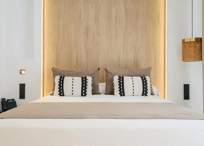 Azuline Hotel M