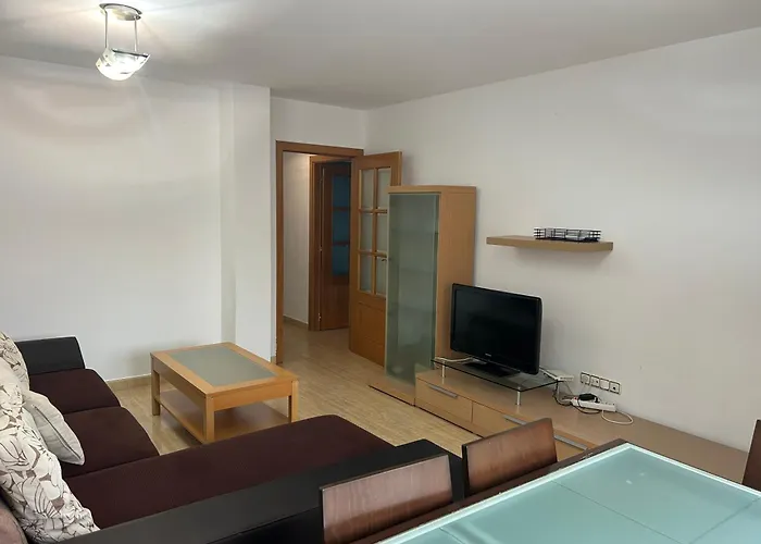 Apartamento de 4 dormitorios muy céntrico en San Juan Pueblo a tan sólo 2,5 km de la playa de San Juan y Muchavista