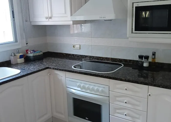 Near Beaches Large Private Patio, Aircon & Community Pool