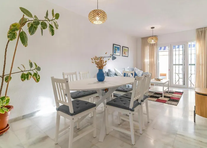 Stunning Home In Caleta De Velez