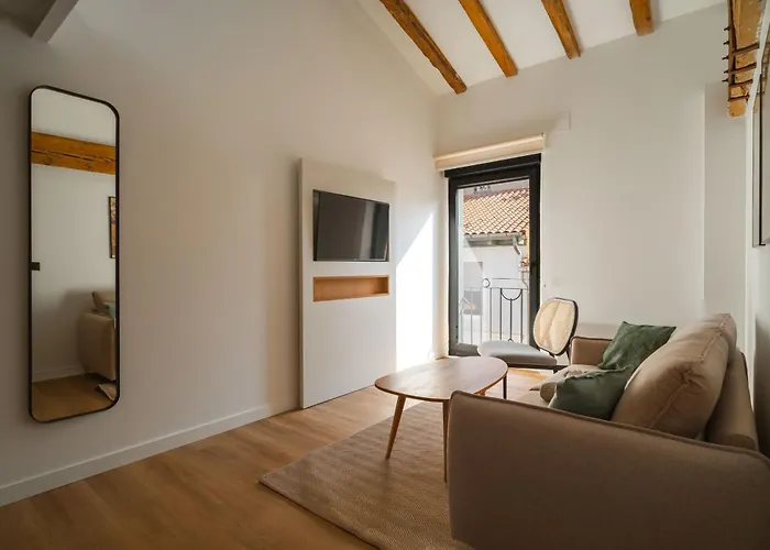 Limehome Pamplona Hilarión Eslava