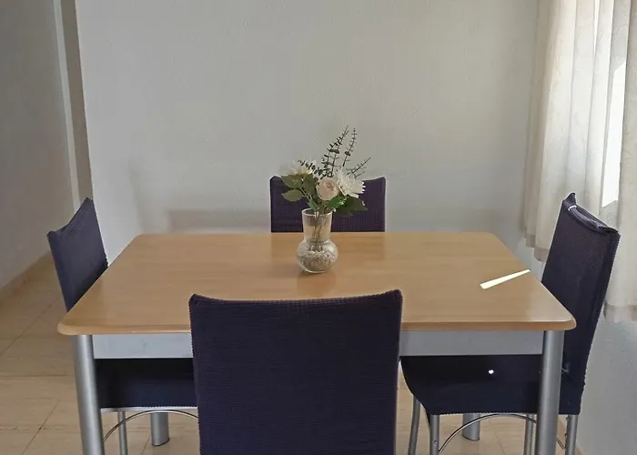 One-Bedroom Flat 200M From The Beach