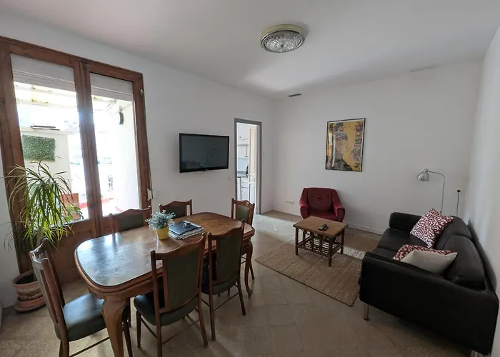Centric Apartment 100M From The Beach