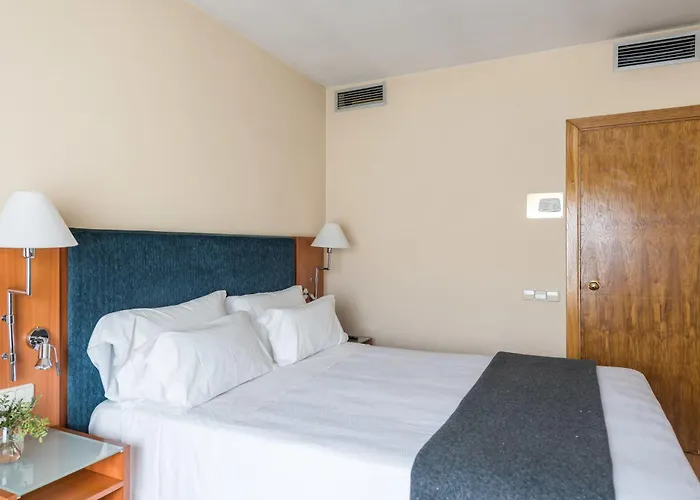 Up Rooms Vic Hotel