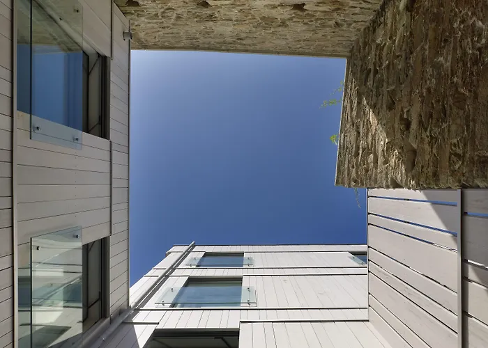 Moure Hotel