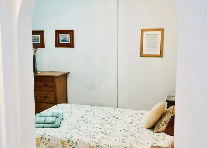 Apartamento rojo con vistas al mar