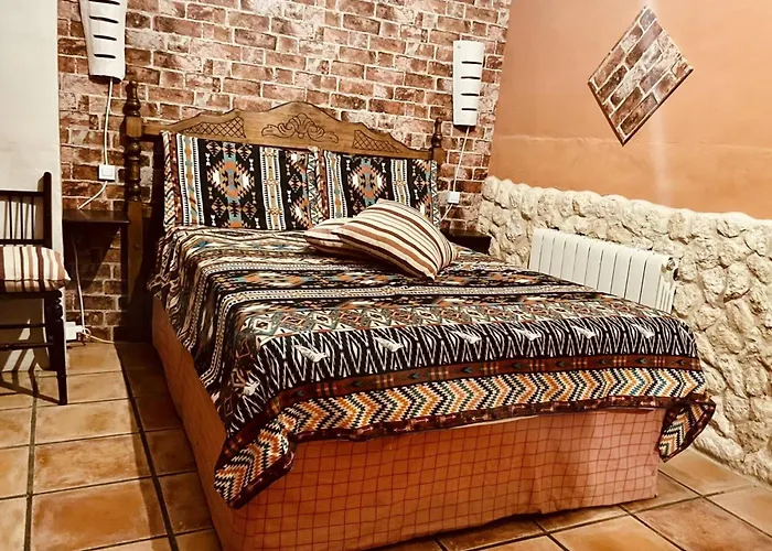 6 Bed House Sleeps 12 - Pool Hot Tub Fireplace
