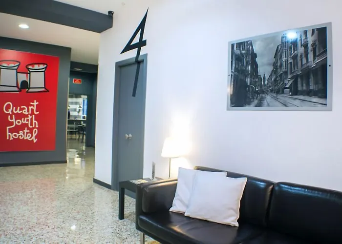 Quart Youth Hostel & Apartments