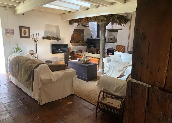 Casa Rural con precioso jardín cerca de la playa en Valdoviño