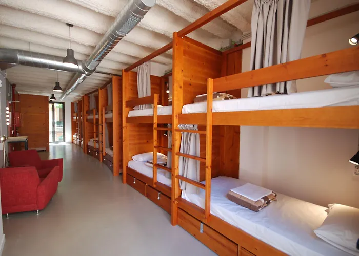 Ten To Go Hostel