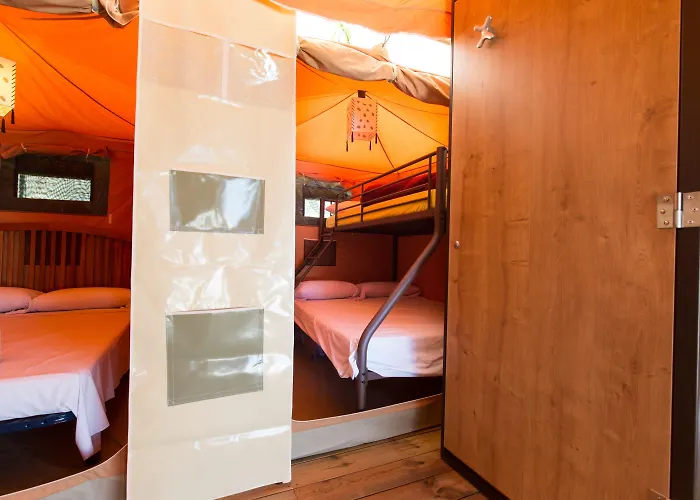 Camping Bungalows El Far