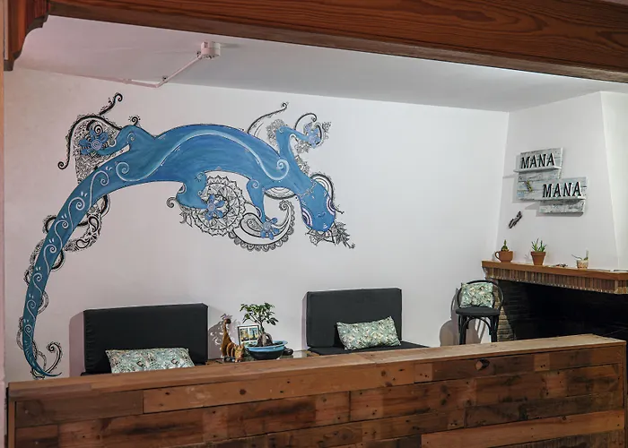 Mana Mana Youth Hostel