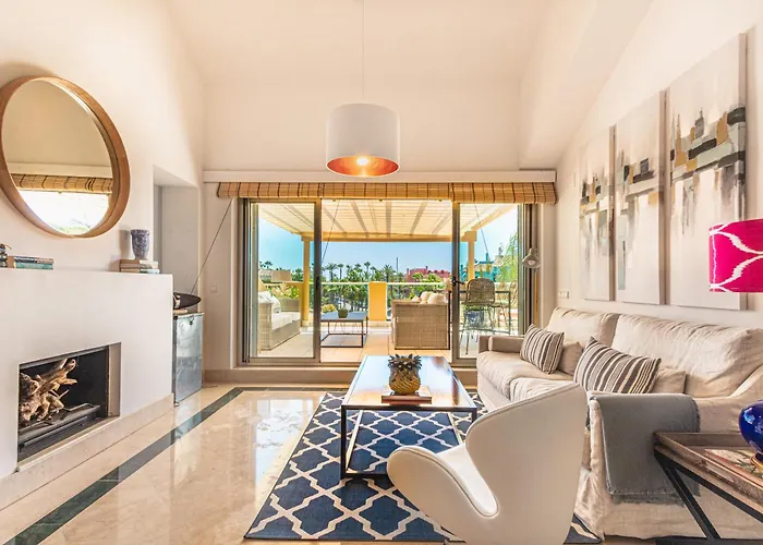 Beautiful Penthouse Overlooking Marina Channels