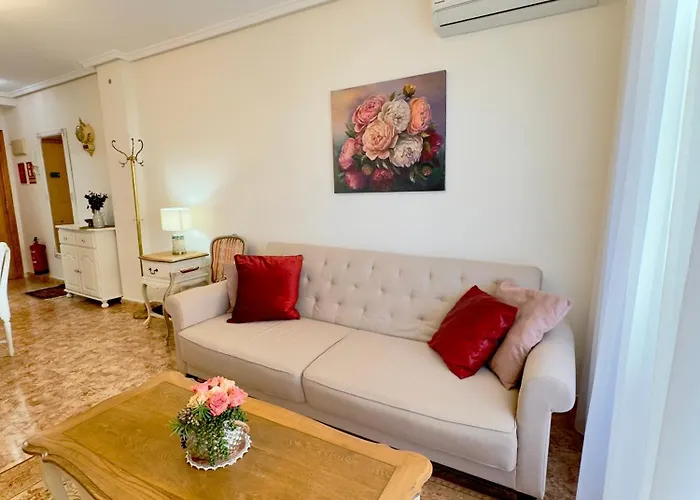 Cozy 2 bedroom apartment near Los Locos Beach