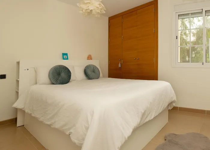 Confortable Apartamento Con Garaje En Aguadulce