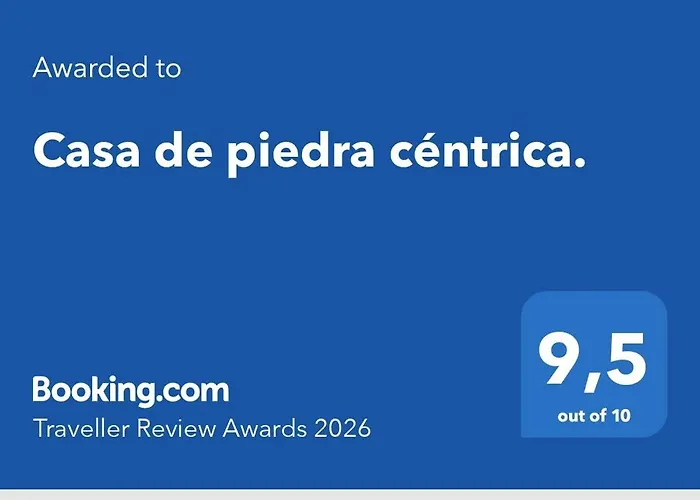 Casa de piedra céntrica.