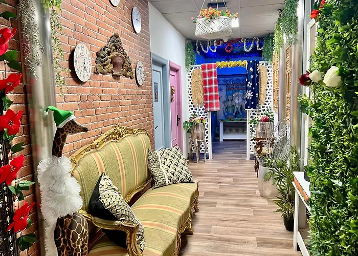 Hostel Pepper-Gold -Pedestrian Strett-3 Minutes From Marine -Very Spacious Room -Bed Rooms 8 Guest 55 M2 And 8 Guest 65 M2