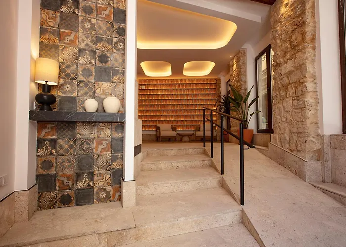 VELALMA-CERON Edificio exclusivo de apartamentos turisticos en Centro histórico-JAEN