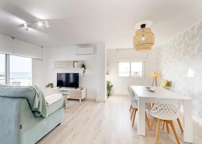 Primera linea playa Apto recien reformado Piscina