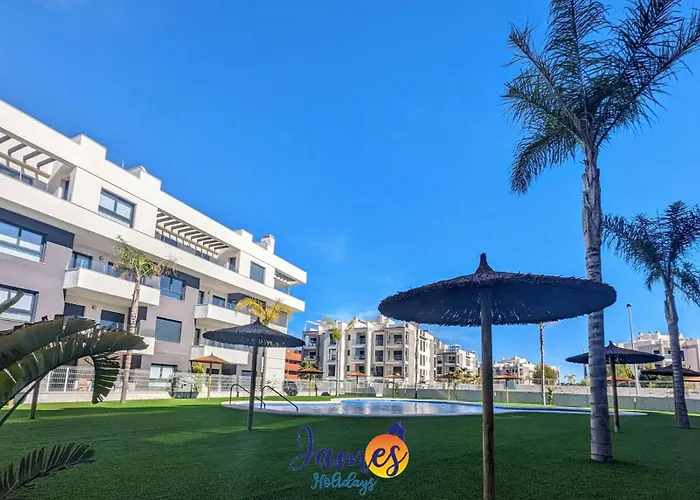 Modern 2 Bed Apt With Com Pool Vm52