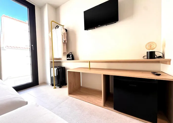 Hugo Beach Hotel & Apartments