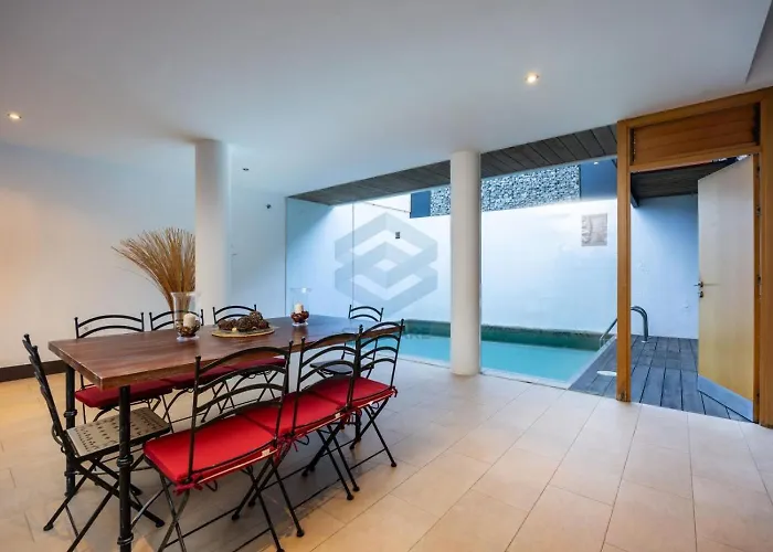 Villa Sol Sal Free Parking By Staycare