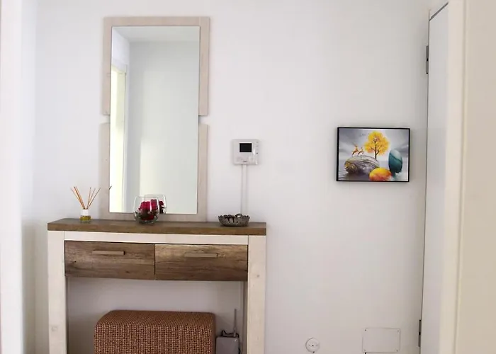 Renovated Apartment Centrally Located Wifi