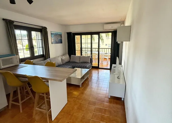 Apartamento En La Escala Con Piscina Y Parking